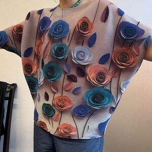 Issey Miyake Pleats Please inspired batwing shirt. Features geometric 3D🌹roses